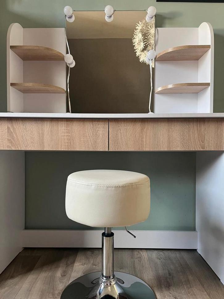 Mooie Make-up Tafel Zo Goed Als Nieuw, Huis en Inrichting, Tafels | Kaptafels, Zo goed als nieuw, 100 tot 150 cm, 50 tot 100 cm