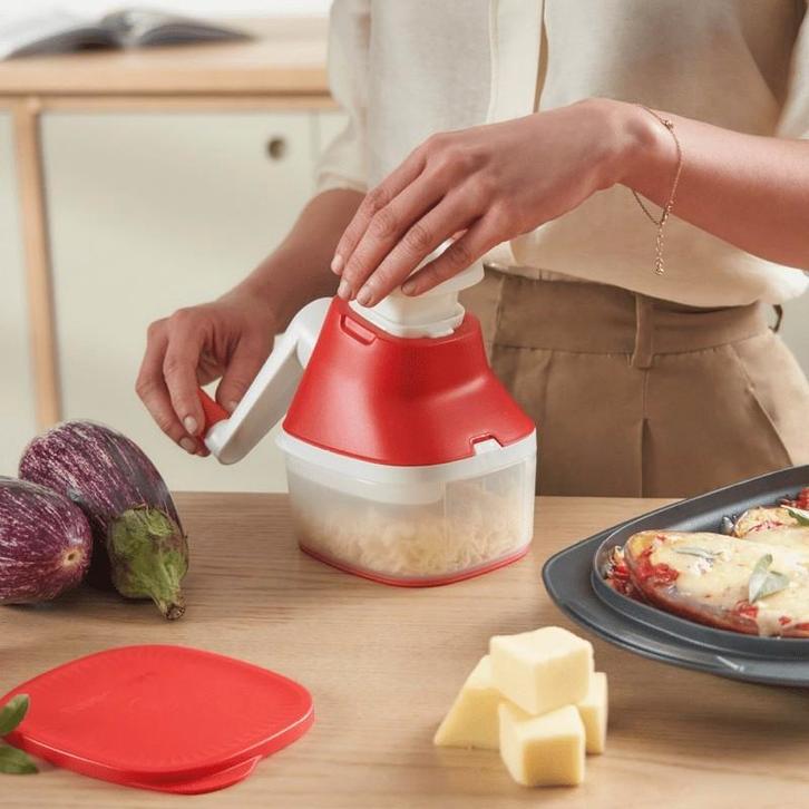TUPPERWARE Grate N Store kaasmolen-kaasrasp met bewaarbak, Huis en Inrichting, Keuken | Tupperware, Nieuw, Overige typen, Ophalen of Verzenden