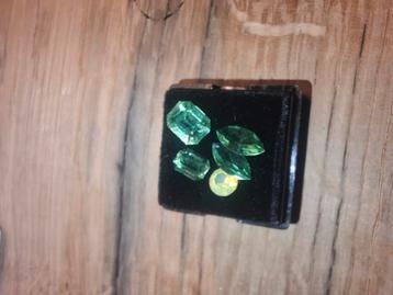 Uranium stenen gefacet  beschikbaar voor biedingen