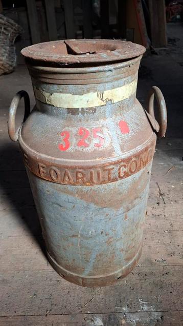 Gezocht! Melkbussen 'De Foarútgong' zuivelfabriek Burgum  beschikbaar voor biedingen