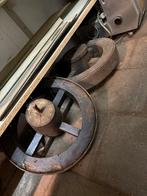 Oude houten wagenwielen, Ophalen