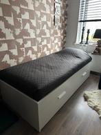 Bed inclusief matras en sprei, Huis en Inrichting, Slaapkamer | Bedden, 90 cm, Eenpersoons, Wit, Zo goed als nieuw