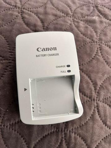 Te koop canon oplader plus batterij en snoer  beschikbaar voor biedingen
