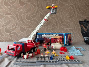 Brandweerwagen en overige spullen brandweer Playmobil beschikbaar voor biedingen