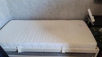 Bed eenpersoons (wit hout) met lades en logeerbed