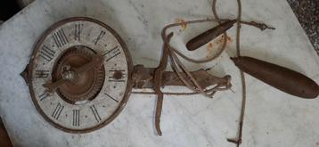 Vintage Houten Wandklok - Oud & Decoratief beschikbaar voor biedingen