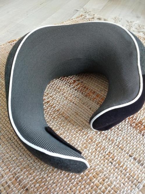 Ergonomisch nekkussen grijs plus slaapmasker, Sport en Fitness, Gezondheidsproducten en Wellness, Zo goed als nieuw, Overige typen