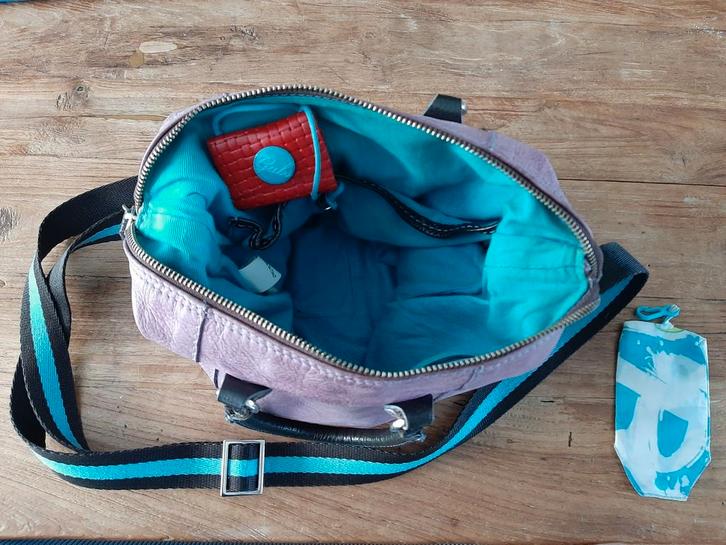 Gaps leren schoudertas paars/ blauw., Sieraden, Tassen en Uiterlijk, Tassen | Damestassen, Gebruikt, Schoudertasje, Paars, Ophalen of Verzenden