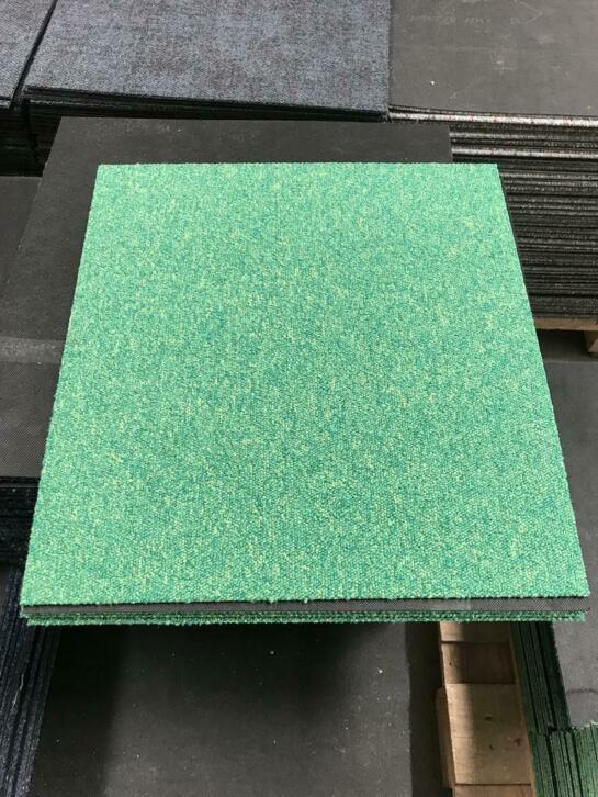 Tapijttegel Heuga 727 licht en mintgroen €2,50, Huis en Inrichting, Stoffering | Vloerbedekking, Gebruikt, Tapijttegels, Groen