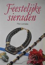 Pien Lemstra: Feestelijke sieraden, Sieraden maken, Ophalen of Verzenden, Zo goed als nieuw