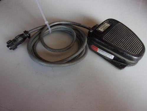 voetschakelaar met bescherming. Gebruikt., Hobby en Vrije tijd, Elektronica-componenten, Gebruikt, Ophalen of Verzenden