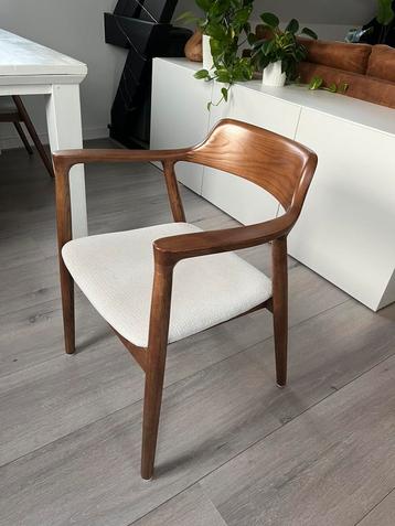 Walnoot stoelen scandinavisch japandi beschikbaar voor biedingen