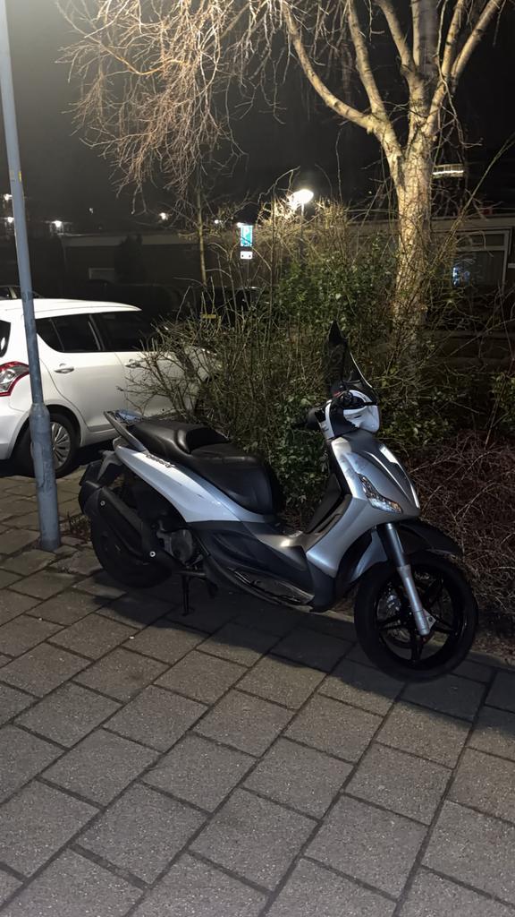 Beverly 350 cc a2, Fietsen en Brommers, Scooters | Piaggio, Zo goed als nieuw, Overige modellen, Benzine, Ophalen of Verzenden