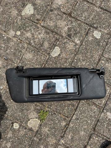 W124 zonneklep met verlichting beschikbaar voor biedingen