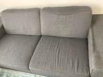 Gratis: Grijze Stoffen Bank - Gebruikt, Huis en Inrichting, Banken | Bankstellen, Ophalen, Gebruikt, Driepersoons, 75 tot 100 cm