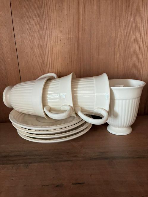 Koffiekopjes 4 stuks slank model Wedgwood., Verzamelen, Porselein, Kristal en Bestek, Gebruikt, Kop en/of schotel, Ophalen