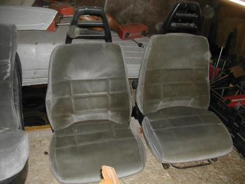 2 stuks voorstoelen + achterbank. Volvo 264 grijs pluche . beschikbaar voor biedingen