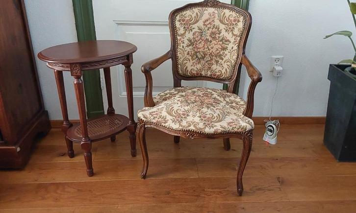 Klein boudoir stoeltje met tafeltje, Huis en Inrichting, Fauteuils, Gebruikt, Hout, Stof, Minder dan 50 cm, Minder dan 75 cm, Ophalen