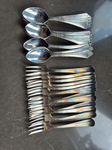 Theelepels en gebaks vorkjes (ver)zilver(d)?  beschikbaar voor biedingen