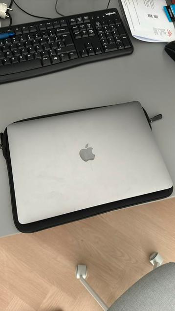 Macbook pro 2020 i5 8gb 13 inch space gray