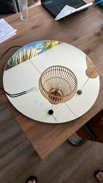 Mooie nieuwe badkamerspiegel infrarood en lampje. beschikbaar voor biedingen