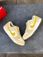 Nike dunk low “lemon drop”, Gedragen, Ophalen of Verzenden, Sneakers of Gympen, Nike