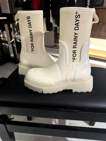 Off-White regenlaarsje