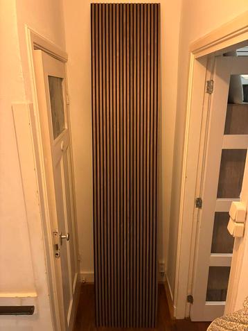 Nieuw lattenwand paneel, walnoot. 260x52cm. Dikte 9,7mm. beschikbaar voor biedingen