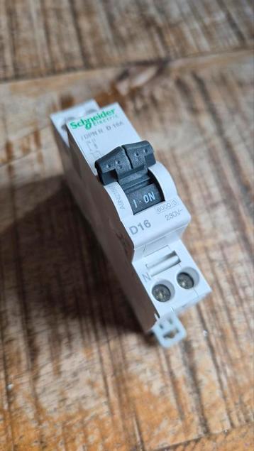 Schneider D16 Installatieautomaat beschikbaar voor biedingen