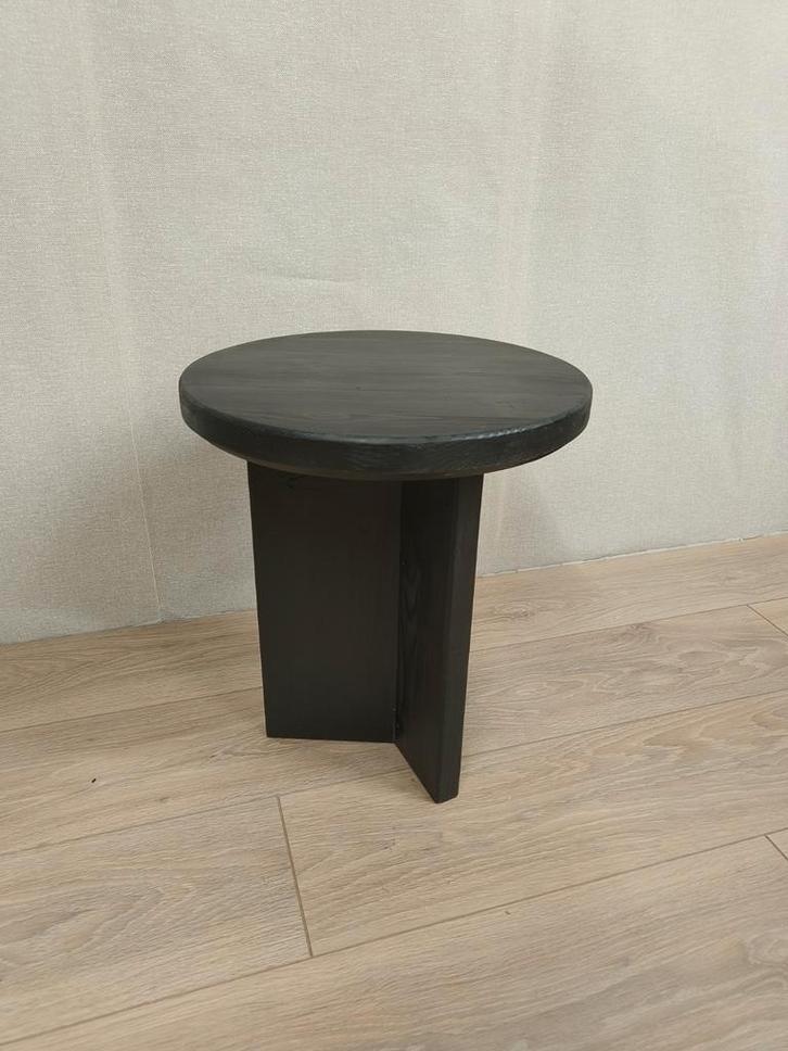 Mat zwarte bijzettafel - 3 poten - Opruiming!, Huis en Inrichting, Tafels | Bijzettafels, Ophalen of Verzenden