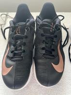Zo goed als nieuwe Nike tennisschoenen dames, Sport en Fitness, Tennis, Nike, L00, Schoenen, Ophalen of Verzenden