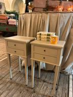 Set met antieke franse nachtkastjes, beige, ladekastjes, Nieuw, Hoofdstaart 29, Il fienile, Hout