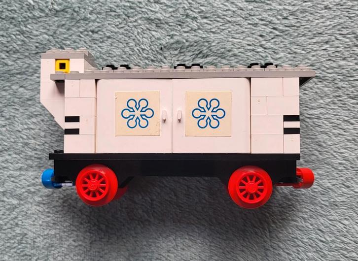 Lego trein 4,5 & 12 Volt blauwe rails koel / vries wagon., Kinderen en Baby's, Speelgoed | Duplo en Lego, Zo goed als nieuw, Lego