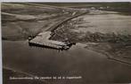 Ansichtkaart Schiermonnikoog de veerdam bij eb in vogelvluch, Ophalen of Verzenden, 1980 tot heden, Gelopen, Waddeneilanden