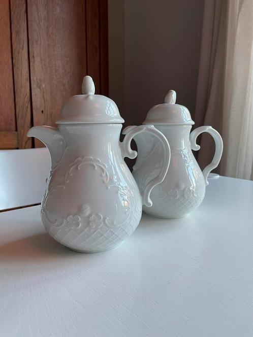 2x Schonwald porselein koffie-/theepot – klassiek wit relief, Antiek en Kunst, Antiek | Servies compleet, Ophalen of Verzenden