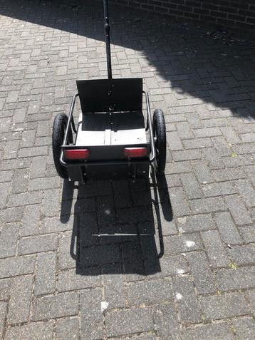 Viskar , achter de fiets/brommer , nieuwe banden beschikbaar voor biedingen
