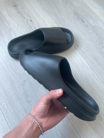 Zwarte slippers maat 41/42