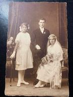 Foto bruidspaar bruidsmeisje Rotterdam Leiden W Bleuze, Verzenden, Foto, Zo goed als nieuw, Voor 1940