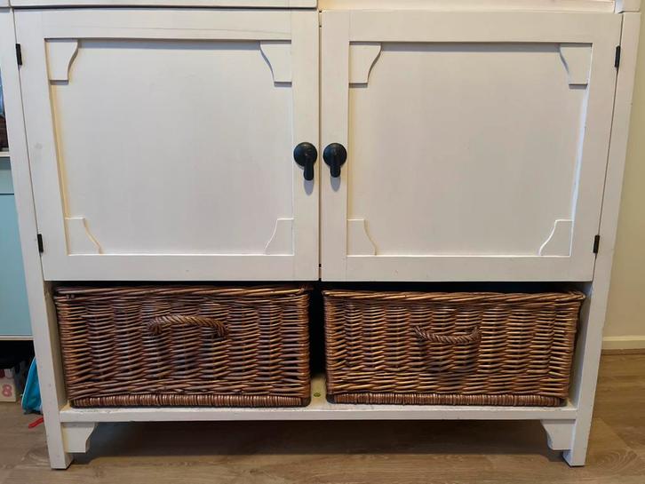 Lage kast kinderkamer met mandjes, Huis en Inrichting, Kasten | Buffetkasten, Gebruikt, Minder dan 100 cm, 50 tot 100 cm, 25 tot 50 cm