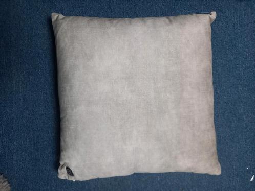 Een zand kleurige warmte kussen., Huis en Inrichting, Woonaccessoires | Kussens, Nieuw, Ophalen of Verzenden