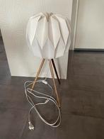 Madam Stoltz lamp papier op houten 3-poot, Minder dan 50 cm, Hout, Ophalen of Verzenden, Zo goed als nieuw