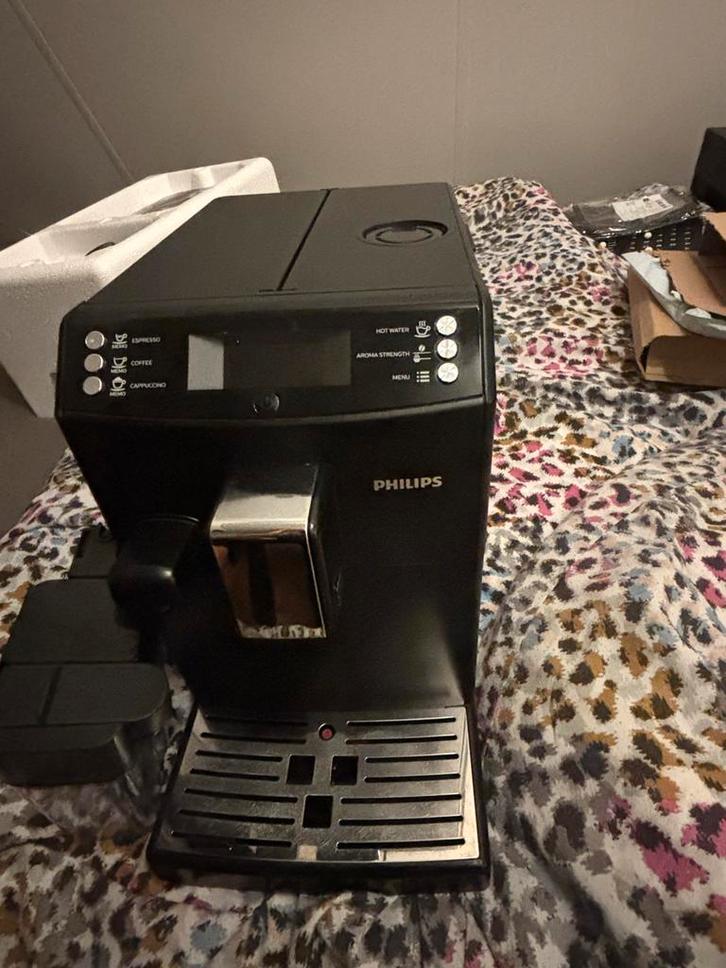 Philips 3100 Serie Volautomatische Espressomachine, Witgoed en Apparatuur, Koffiezetapparaten, Gebruikt, Koffiebonen, Espresso apparaat