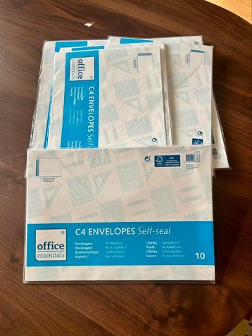 100 (10x10) C4 enveloppen zelfklevend nieuw in verpakking beschikbaar voor biedingen