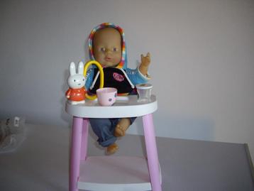 baby pop met poppenstoeltje beschikbaar voor biedingen