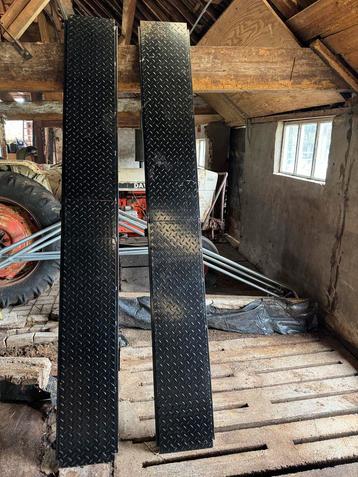 Stalen Oprijbanen 280 x 35 cm beschikbaar voor biedingen