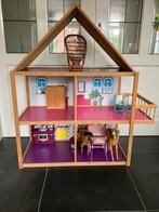 Barbiehuis / poppenhuis met aantal meubels roze met paars., Kinderen en Baby's, Speelgoed | Poppenhuizen, Ophalen, Zo goed als nieuw