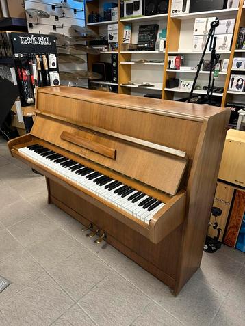 Mooie Rösler piano met studiepedaal beschikbaar voor biedingen