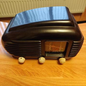 vintage radio beschikbaar voor biedingen