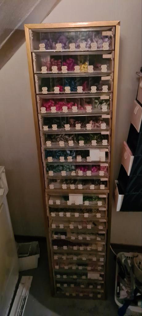 DMC Garenkast met Lades, Hobby en Vrije tijd, Borduren en Borduurmachines, Gebruikt, Borduurgaren of Zijde, Ophalen