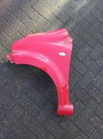 ZIJSCHERM LINKS VOOR ROOD TOYOTA AYGO/PEUGEOT 107/CITROEN C1, Auto-onderdelen, Carrosserie en Plaatwerk, Gebruikt, Ophalen of Verzenden